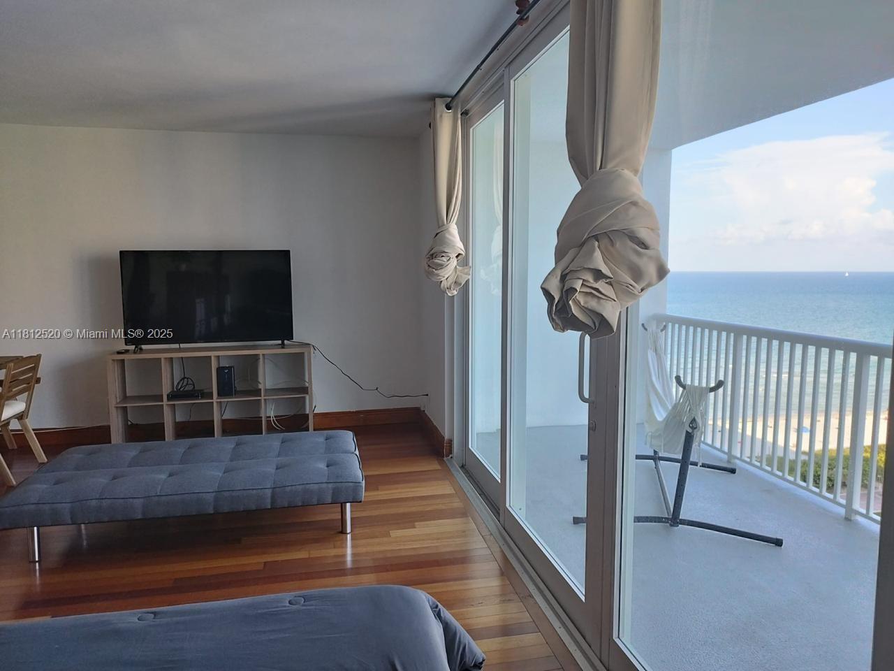 THE CARRIAGE HOUSE CONDO - Residential Lease