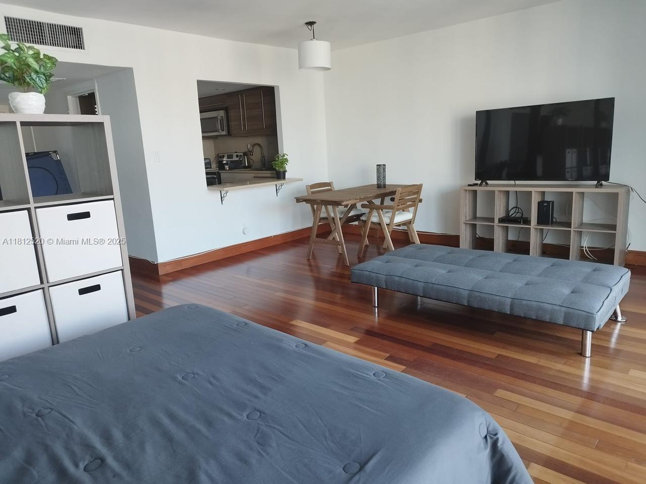 THE CARRIAGE HOUSE CONDO - Residential Lease