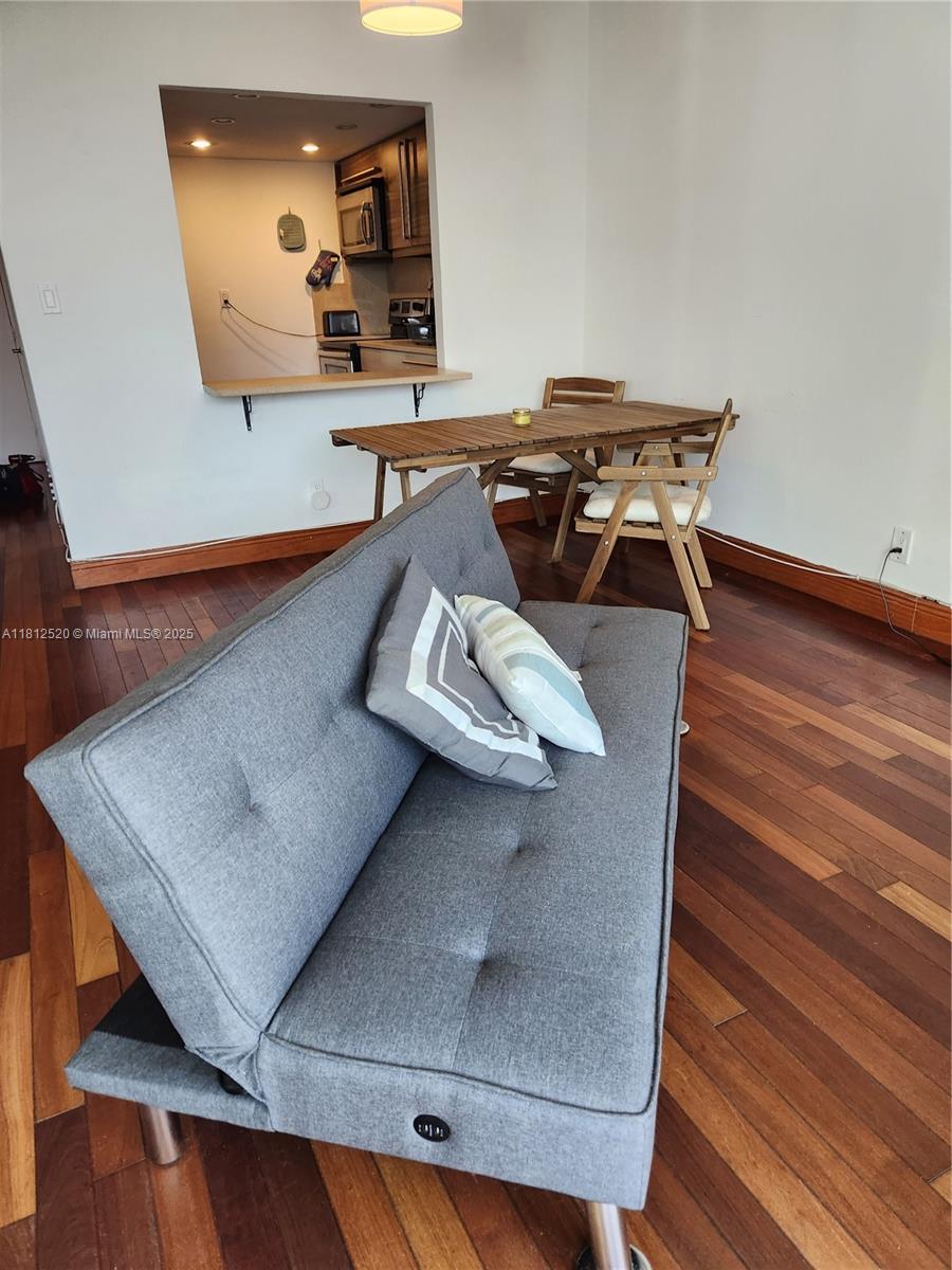 THE CARRIAGE HOUSE CONDO - Residential Lease