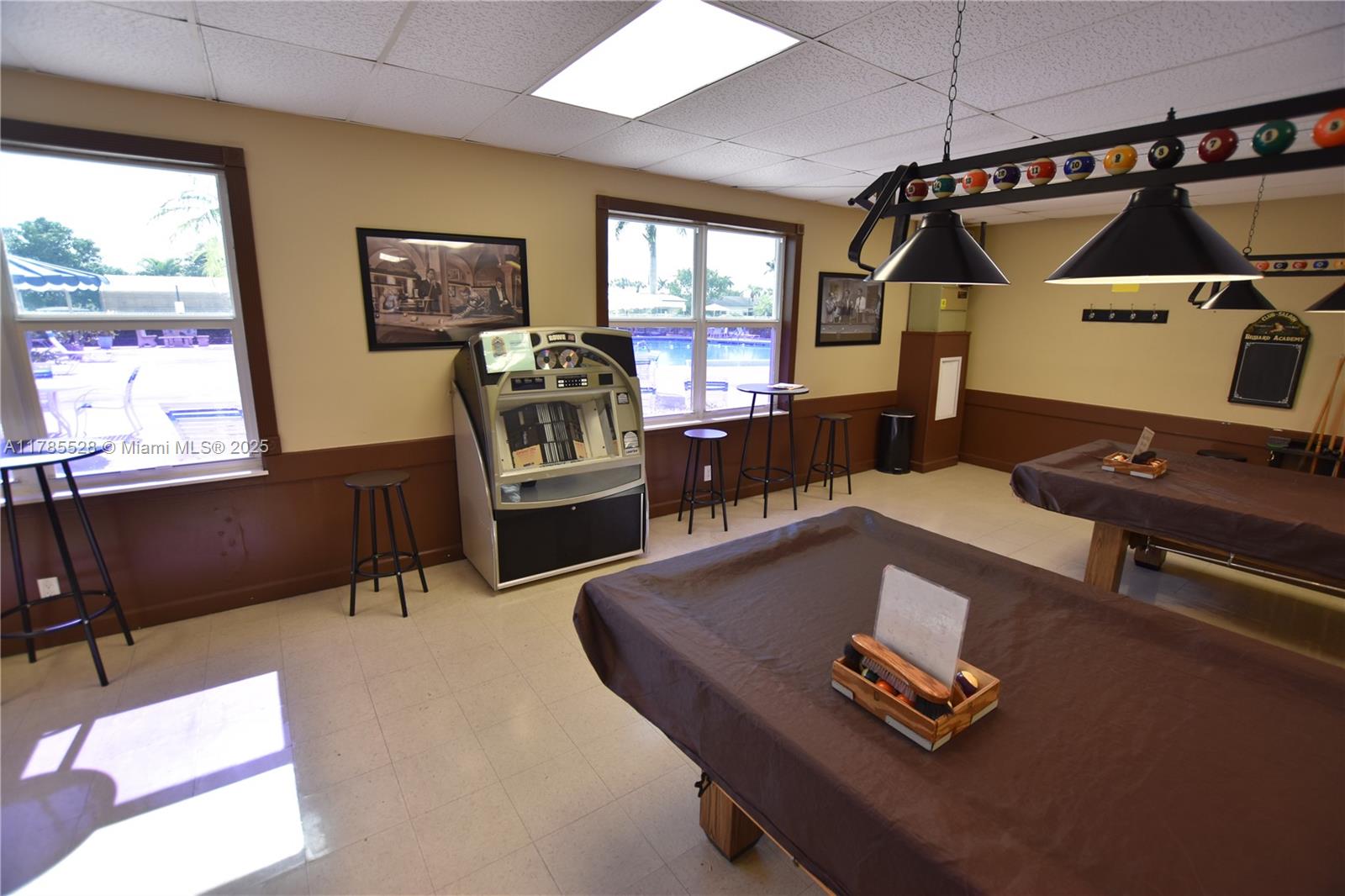 CRESTHAVEN VILLAS 30 COND - Residential