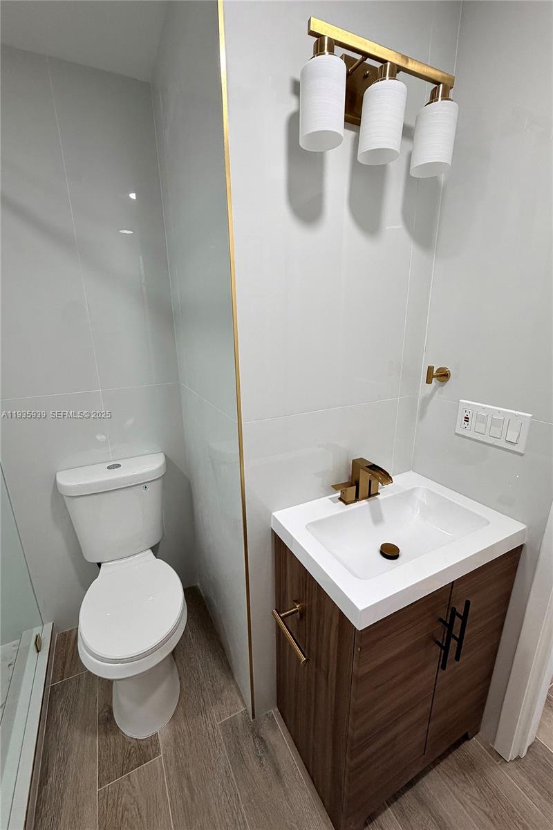 IVYWILD PARK - Residential Lease