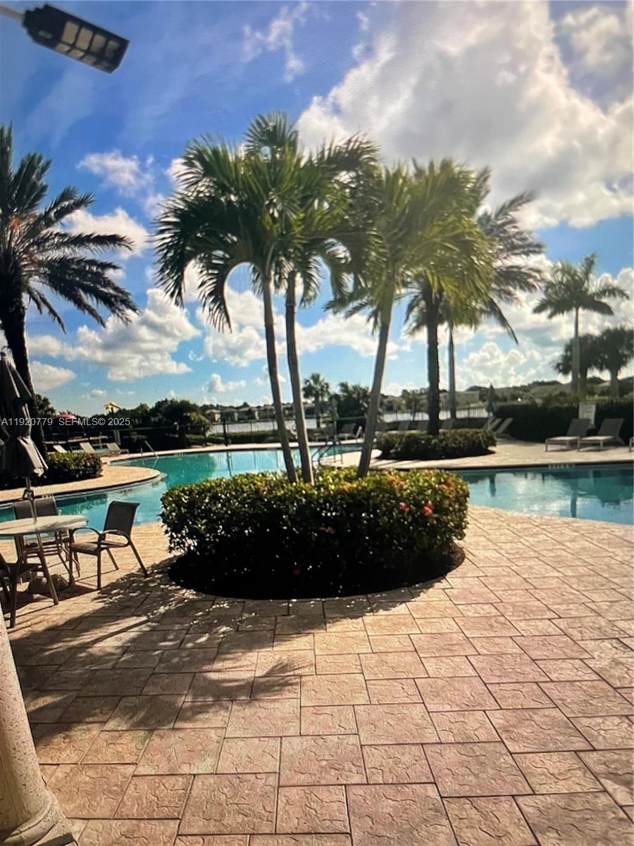 VIZCAYA FALLS PLAT 3 - Residential