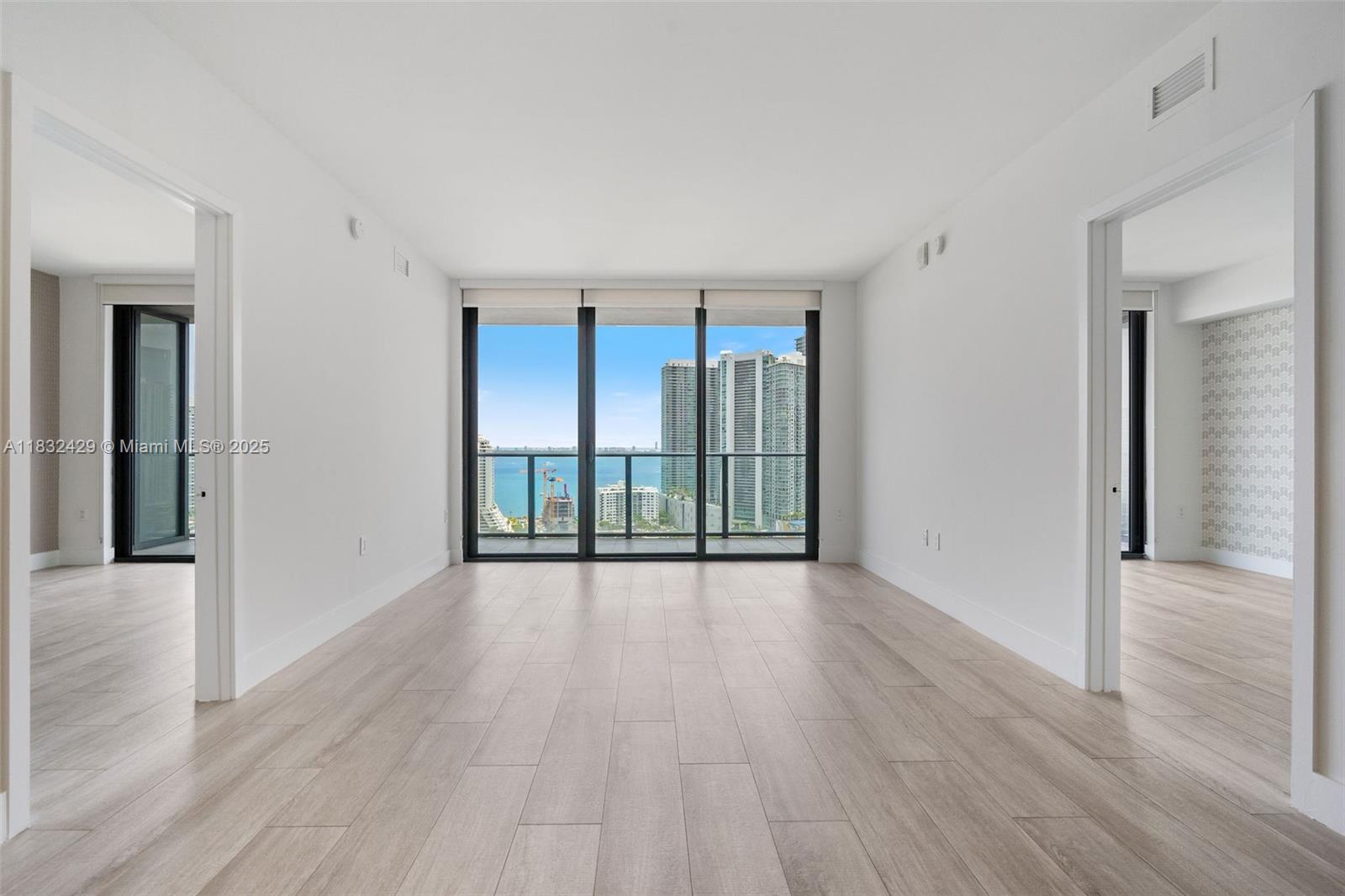 121 NE 34th St 2507