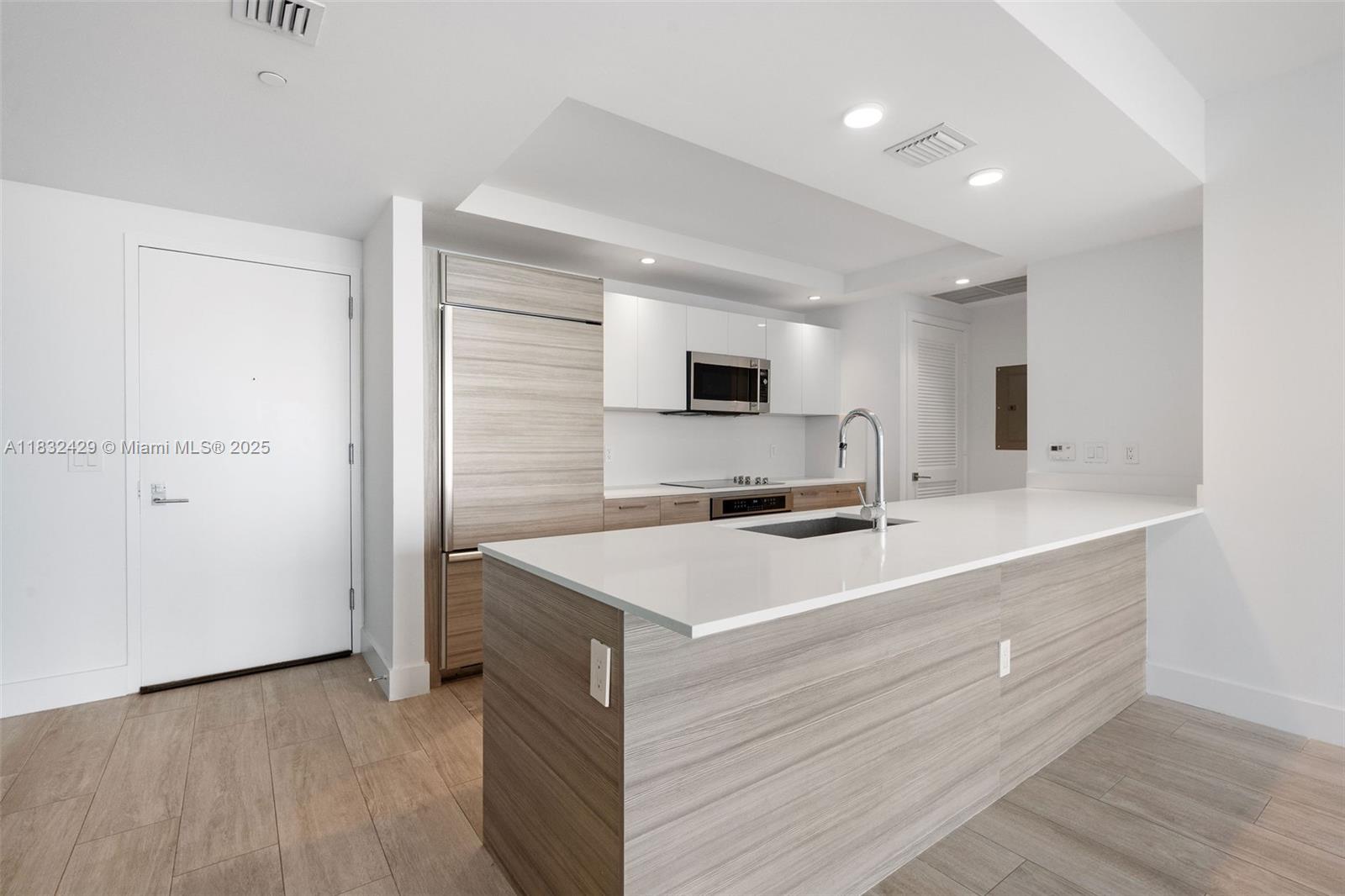 121 NE 34th St 2507