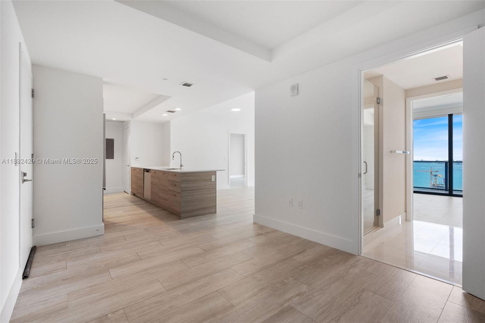 121 NE 34th St 2507