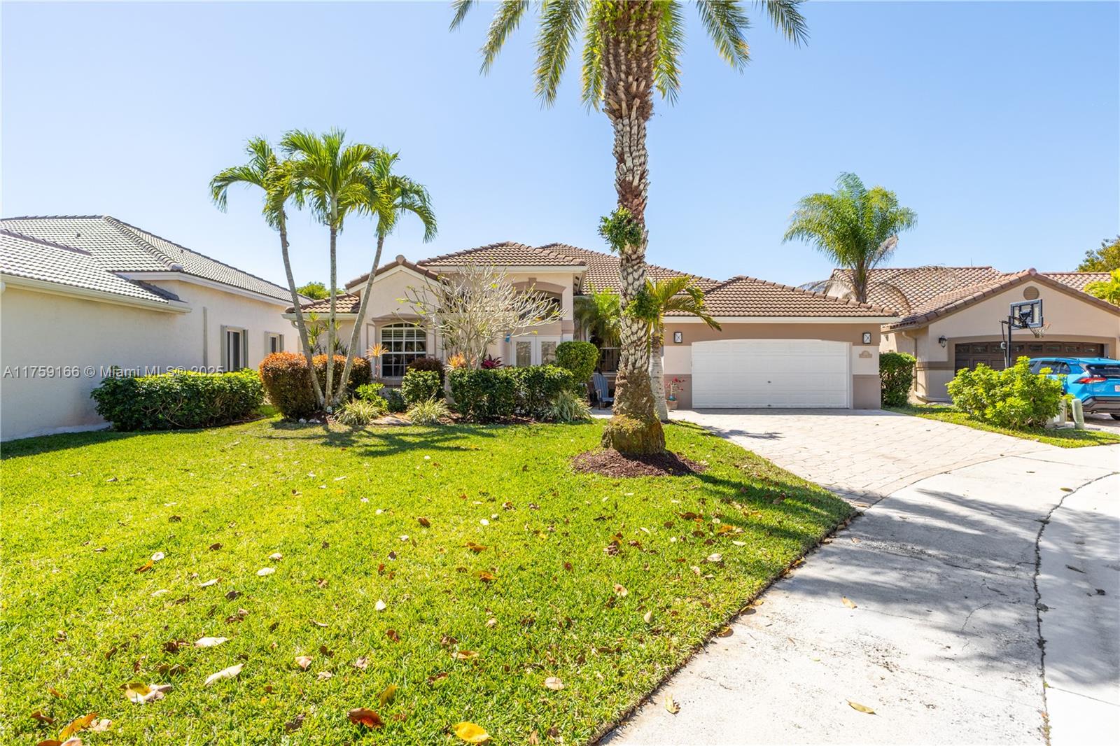 Property for Sale at 630 Heritage Dr, Weston, Broward County, Florida - Bedrooms: 5 
Bathrooms: 4  - $975,000