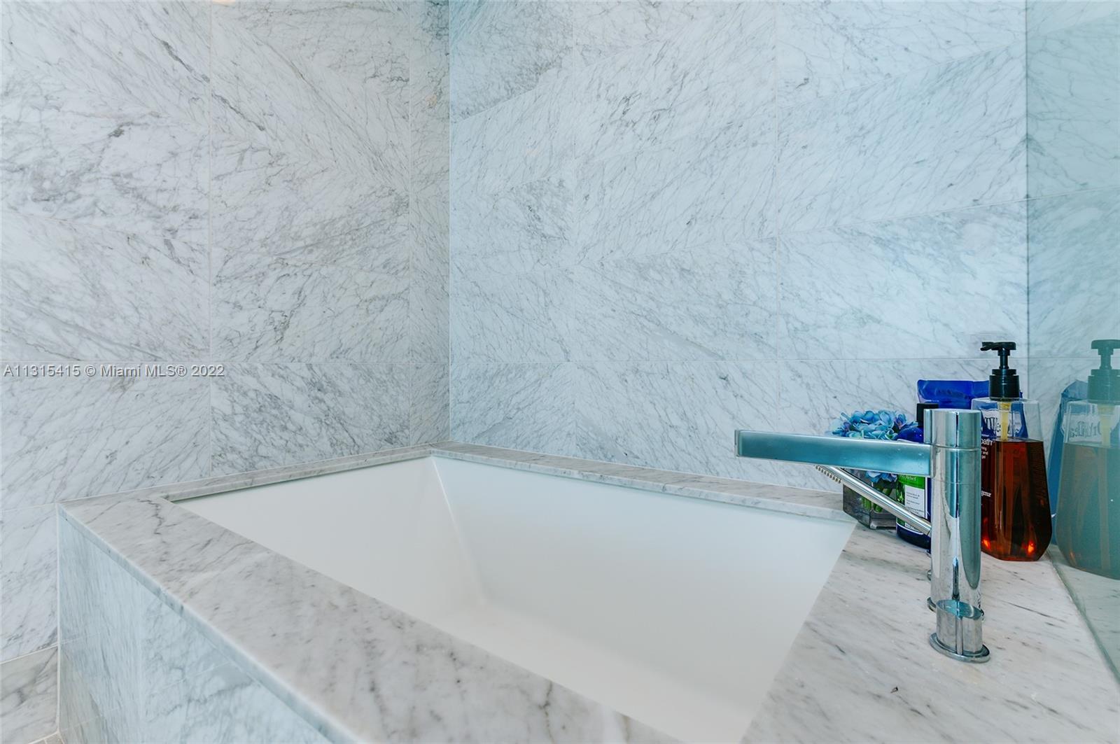 ONE PARAISO CONDO - Residential