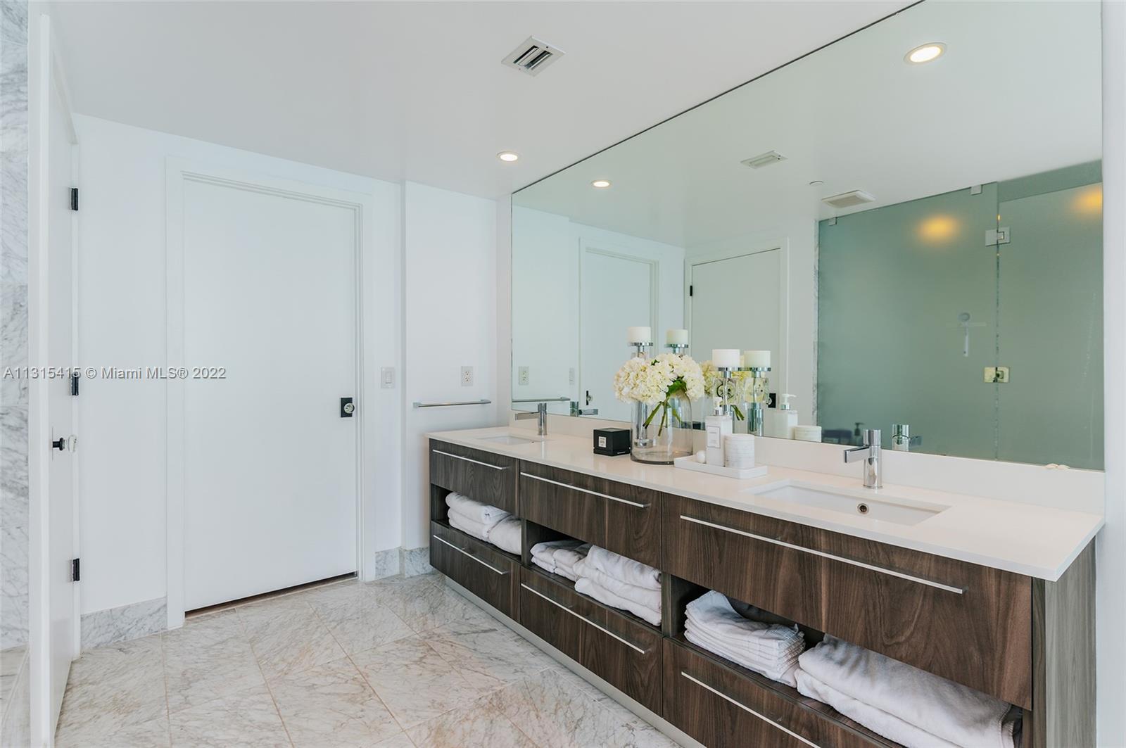 ONE PARAISO CONDO - Residential