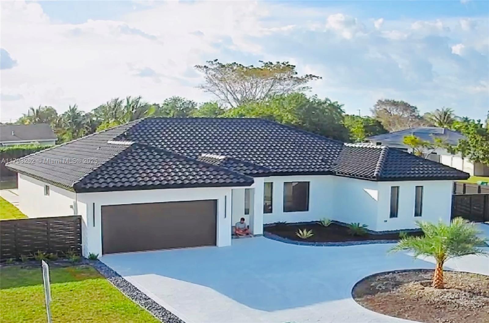 19614 Sw 133rd Ct, Miami, Broward County, Florida - 5 Bedrooms  
3 Bathrooms - 