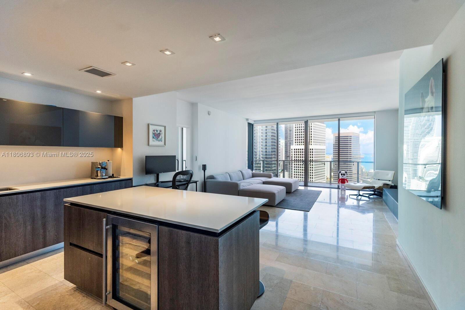 88 SW 7th St 2707
