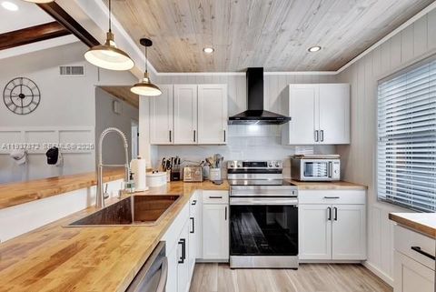 83 Ironwood Way N Palm Beach Gardens FL 33418