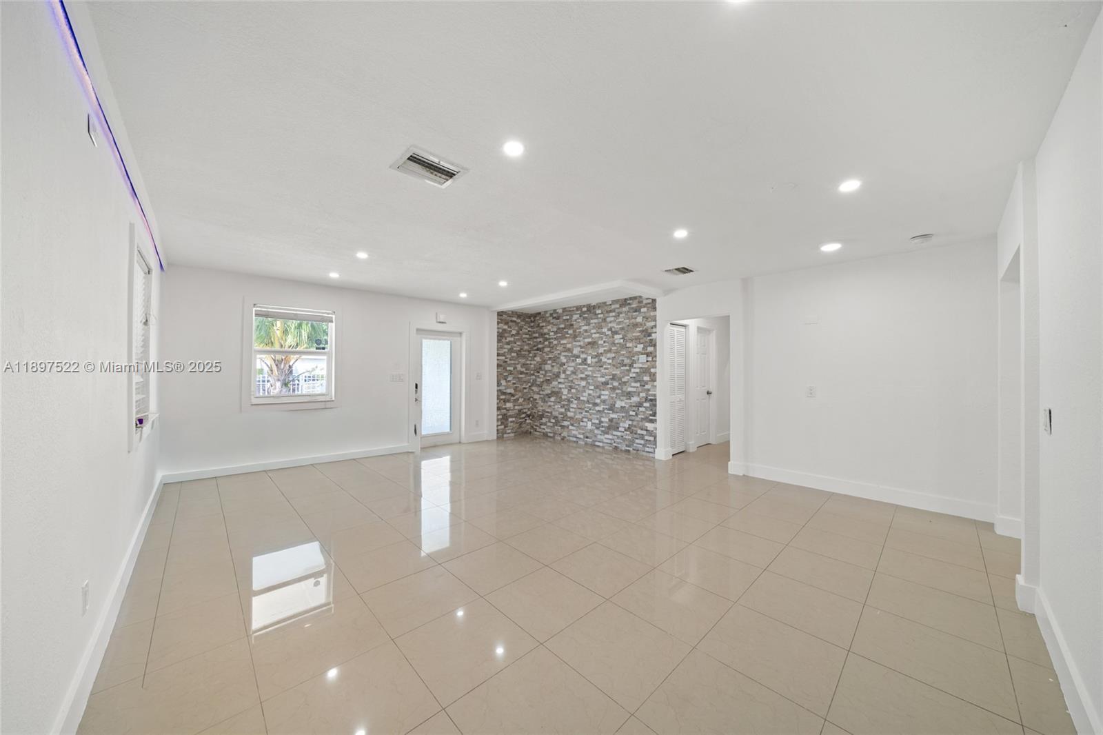 ROYAL PALM RIDGE - Residential