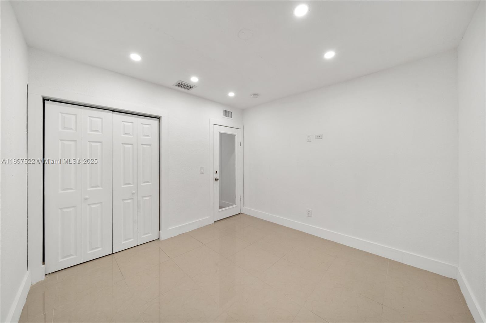 ROYAL PALM RIDGE - Residential