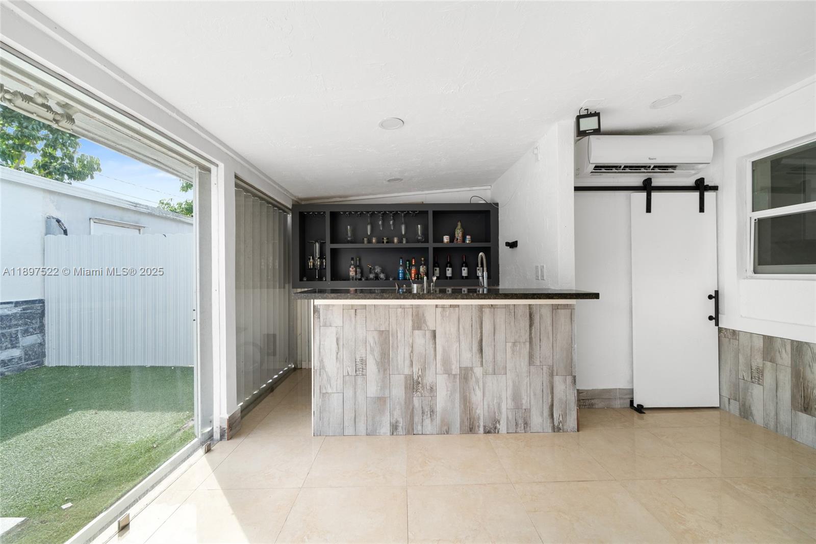 ROYAL PALM RIDGE - Residential