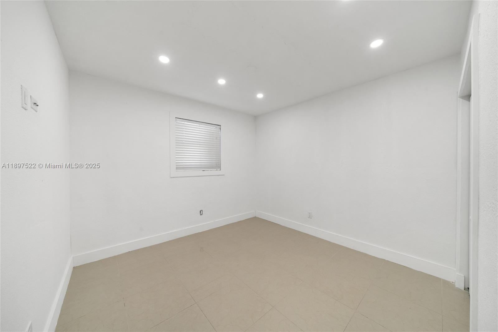 ROYAL PALM RIDGE - Residential