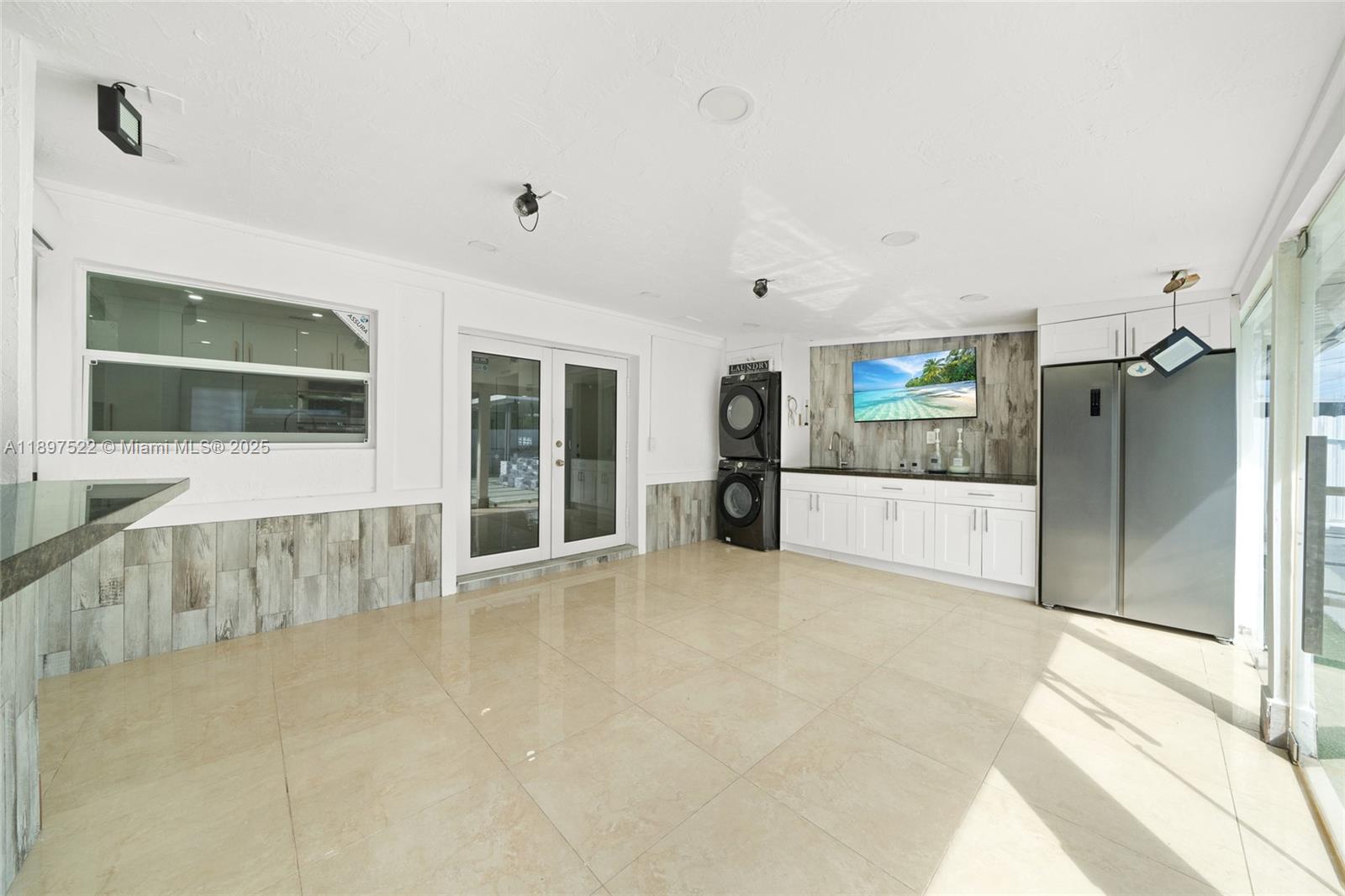 ROYAL PALM RIDGE - Residential