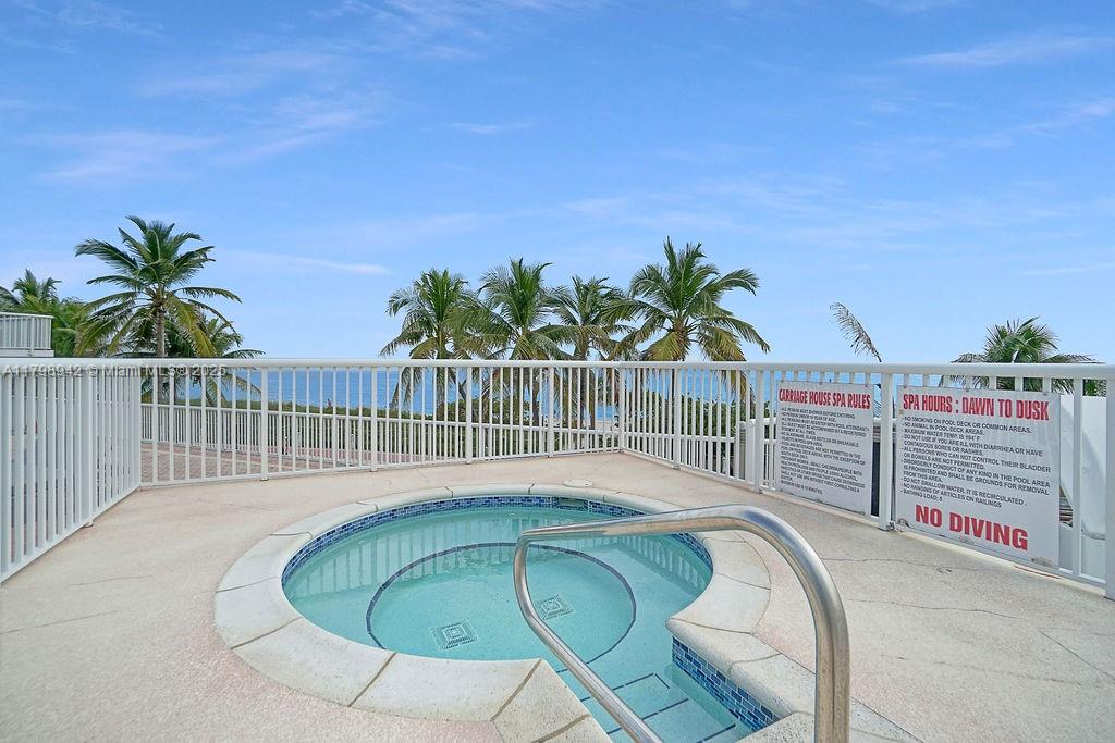5401 Collins Ave 1011