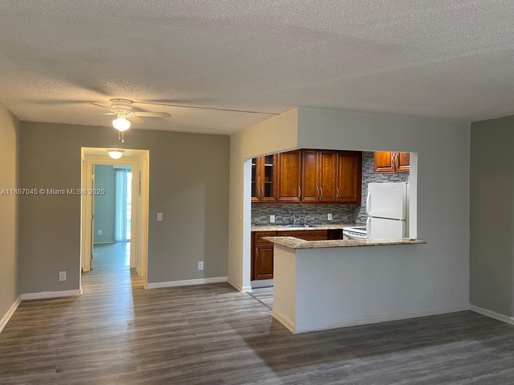 Beautiful recently renovated 1/1.5 in sought after Century Village. Laminated floors / granite kitchen counters - open design. Great opportunity to live in wonderful community with resort style amenities.
