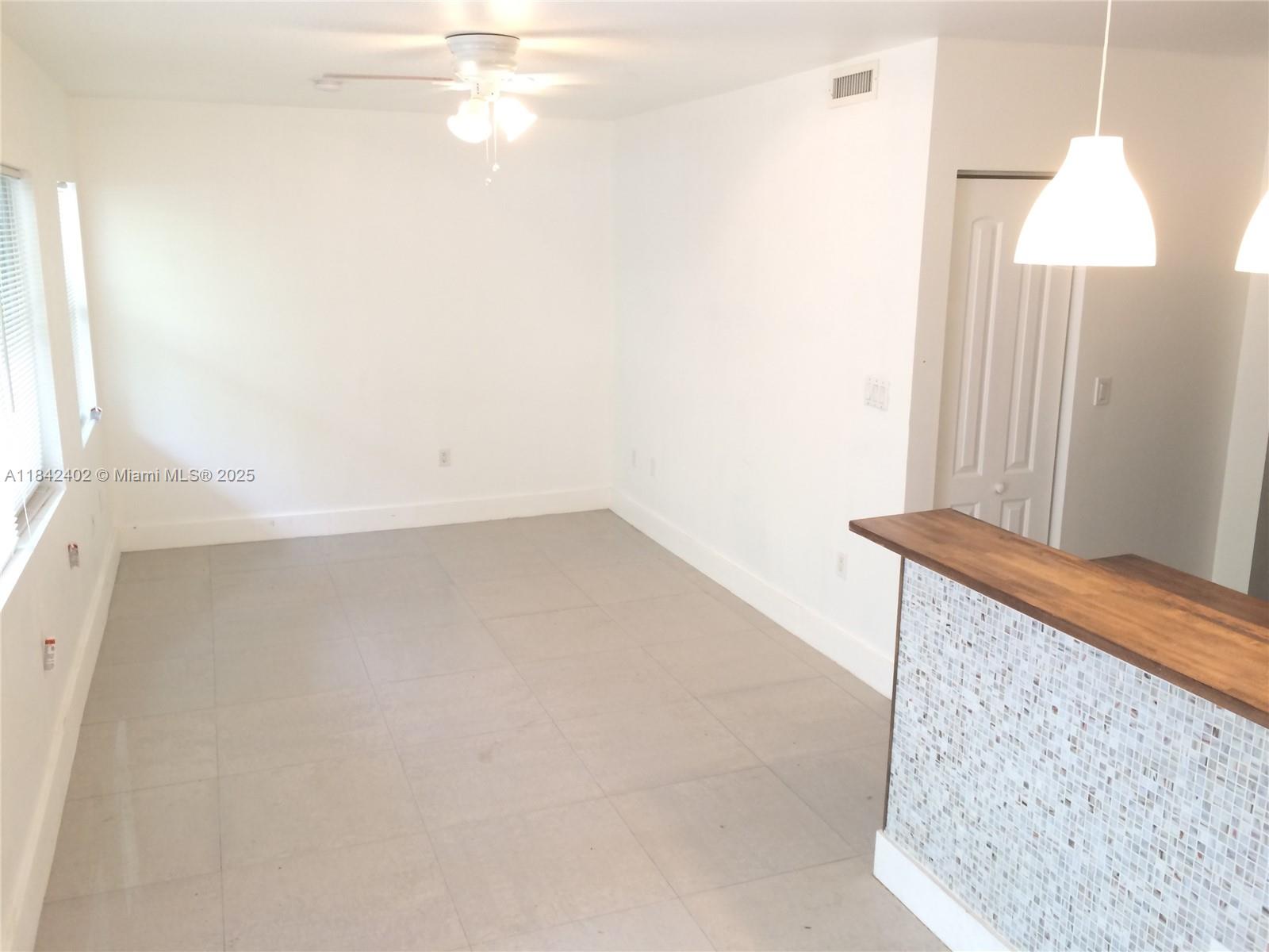 7025 RUE GRANVILLE 1