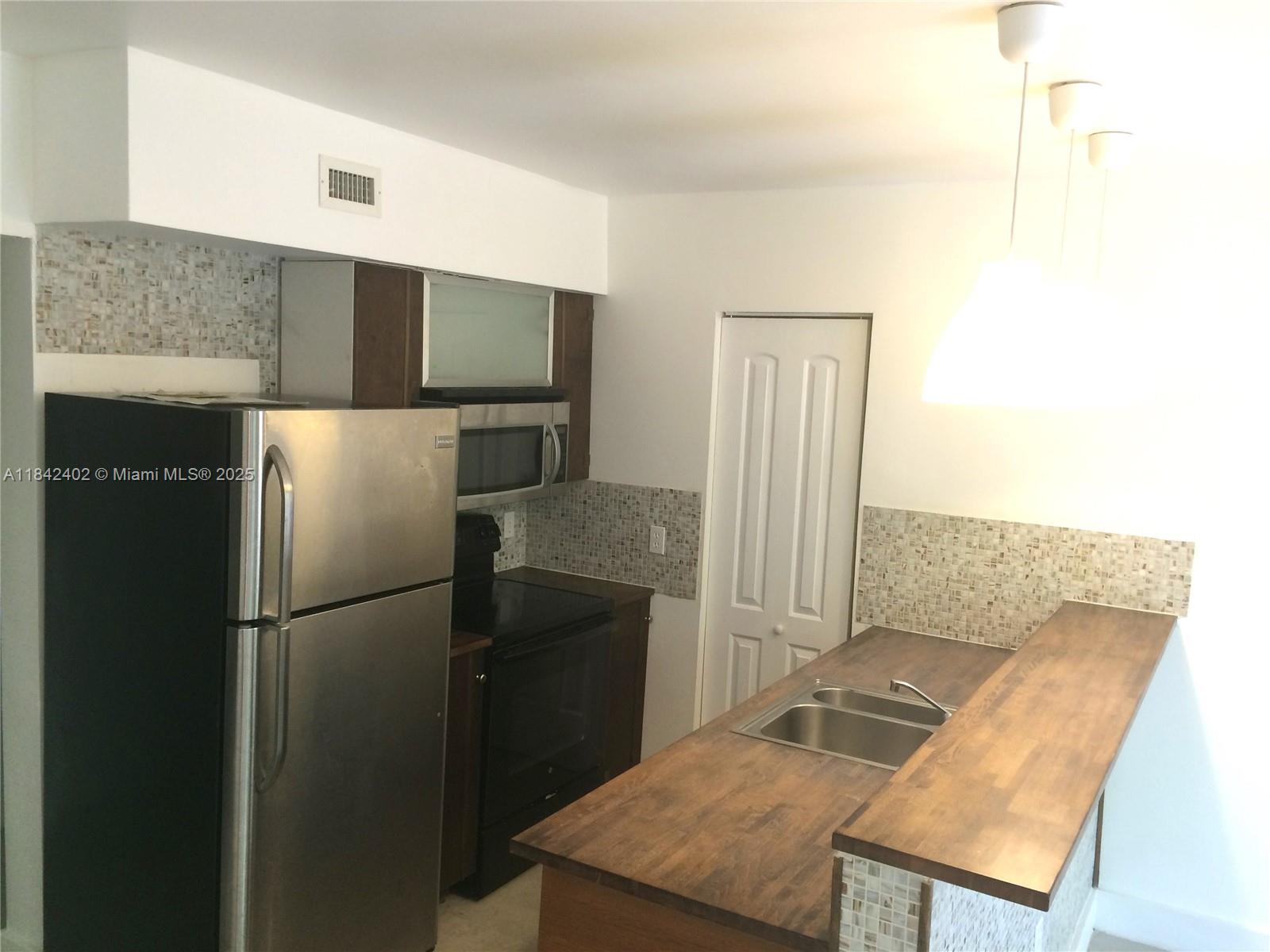 7025 RUE GRANVILLE 1