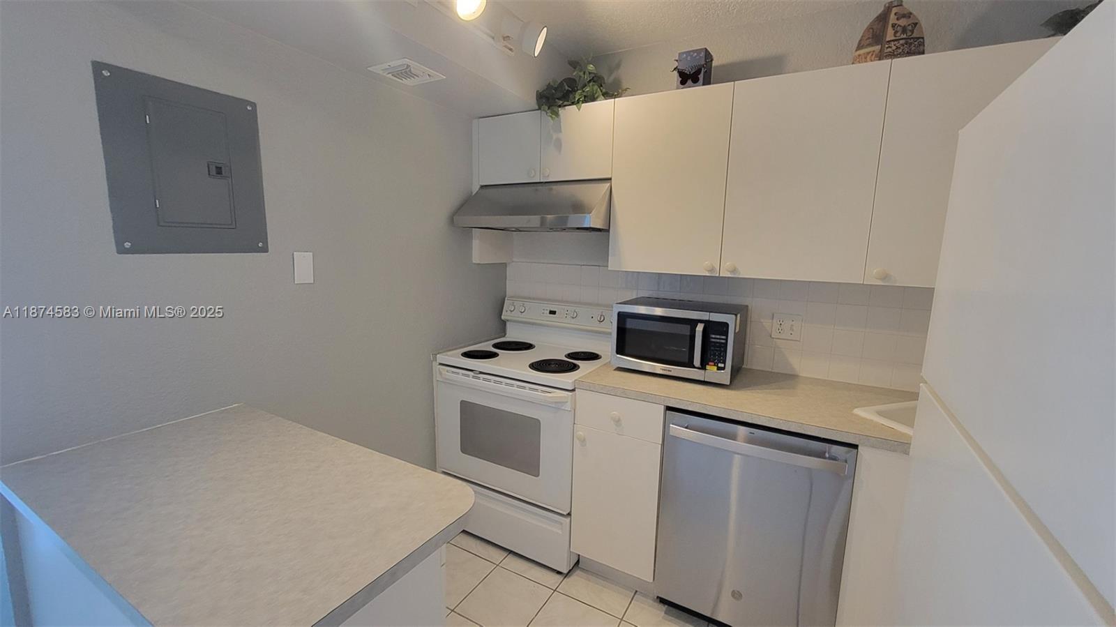 1 Jacaranda Country Club Dr 104