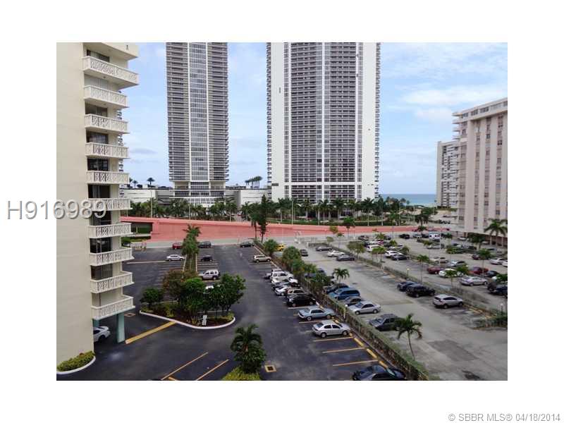 Great Location! Building is well kept. Excellent Amenities such as Heated Pool, Gym, clubroom, Laundry facility, Storage Facility & more. Spacious layout, large bedroom. Great view. Unit is in original condition but well maintained. Make it your own!