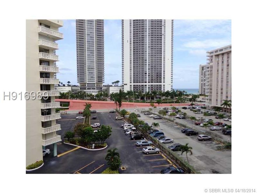 Great Location! Building is well kept. Excellent Amenities such as Heated Pool, Gym, clubroom, Laundry facility, Storage Facility & more. Spacious layout, large bedroom. Great view. Unit is in original condition but well maintained. Make it your own!