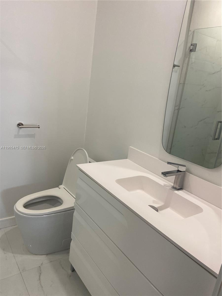 View photos, virtual tours, details... 1610 Euclid Ave A105