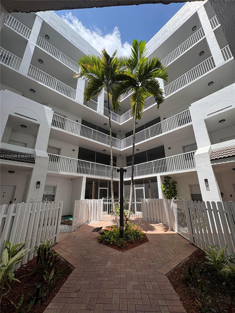 10730 Nw 66th St 512, Doral, Miami-Dade County, Florida - 3 Bedrooms  
2 Bathrooms - 