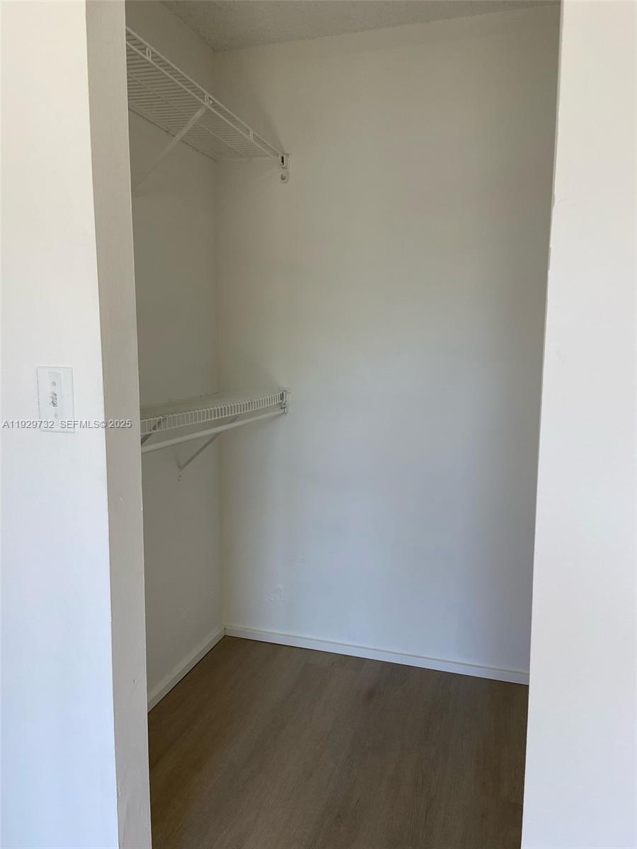 LAKESHORE AT UNIVERSITY P - Residential