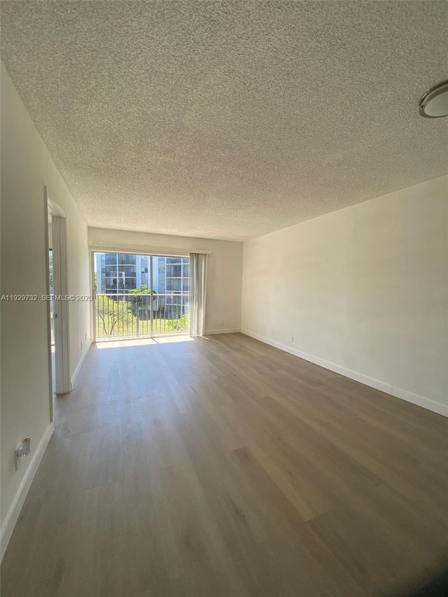 LAKESHORE AT UNIVERSITY P - Residential