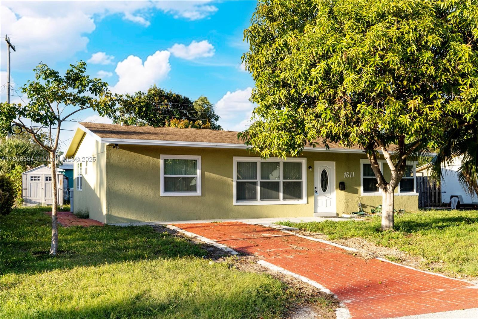 Fully remodeled, 3 bedrooms 2 baths single family home in desirable community at Pompano Beach. New two bathrooms, new kitchen with granite countertop, Samsung stainless steel appliances, new vinal floorings, new interior and exterior paint, separate specious laundry room with washer and dryer. Split bedrooms. Close to beaches, shopping and restaurants, quit neighborhood.