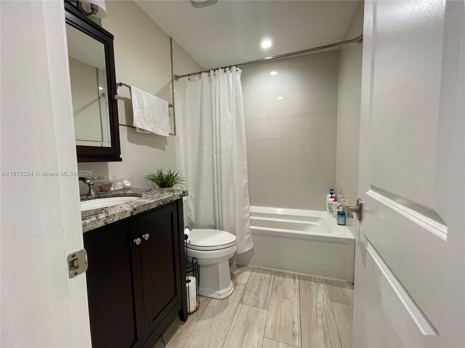 COUNTRY CLUB ESTATES SEC - Residential Lease