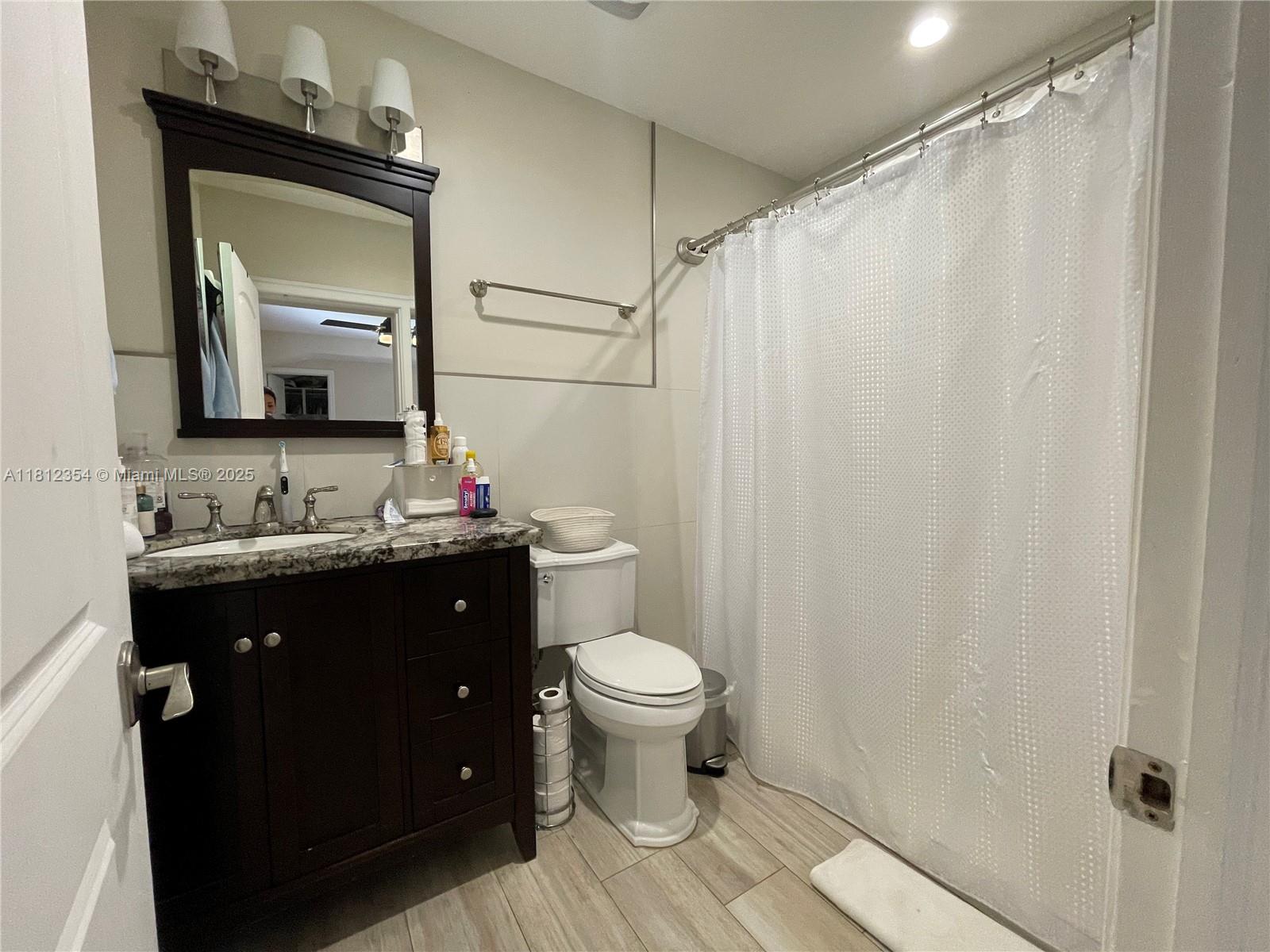 COUNTRY CLUB ESTATES SEC - Residential Lease