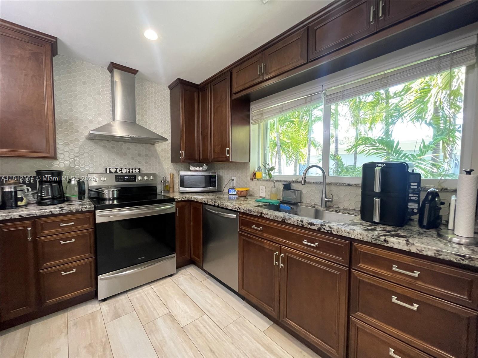 COUNTRY CLUB ESTATES SEC - Residential Lease