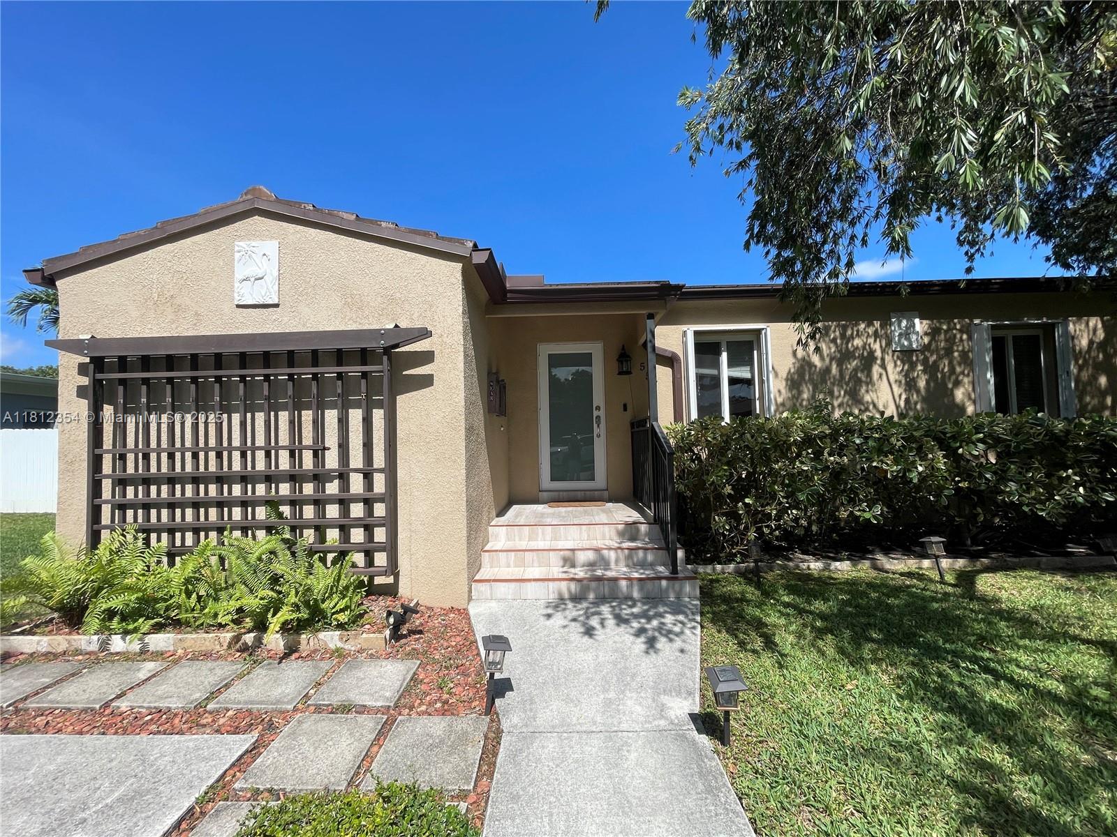 Rental Property at 557 W De Leon Dr Main, House, Miami Springs, Miami-Dade County, Florida - Bedrooms: 3 
Bathrooms: 3  - $4,000 MO.