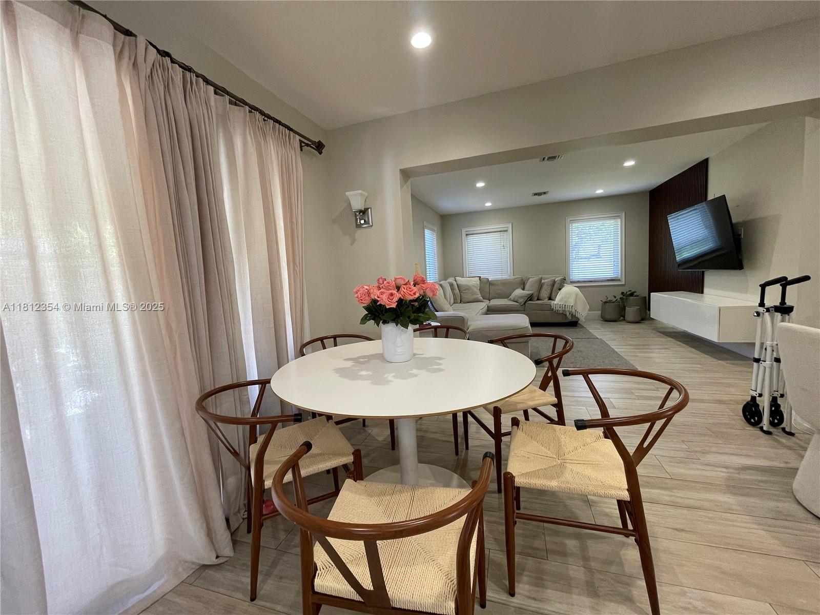 COUNTRY CLUB ESTATES SEC - Residential Lease