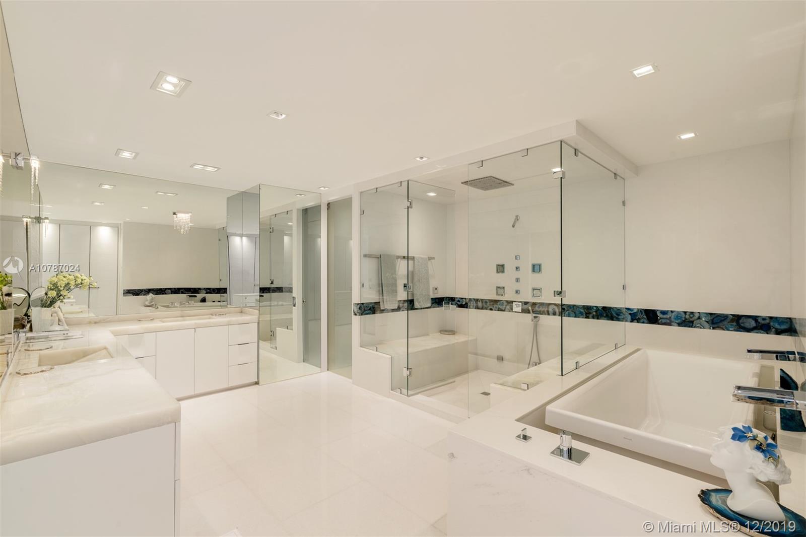 CONTINUUM ON SOUTH BEACH - Residential