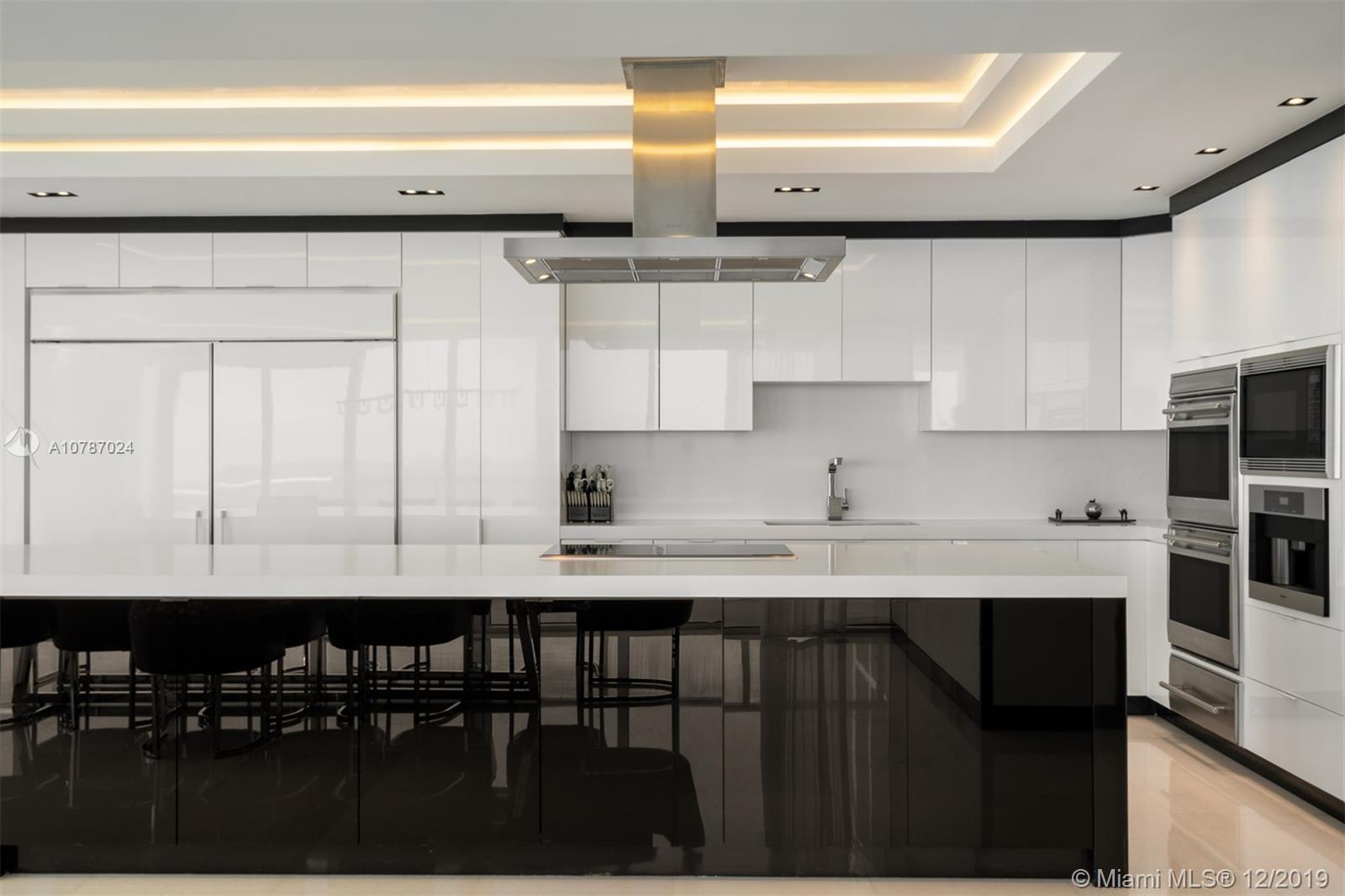 CONTINUUM ON SOUTH BEACH - Residential