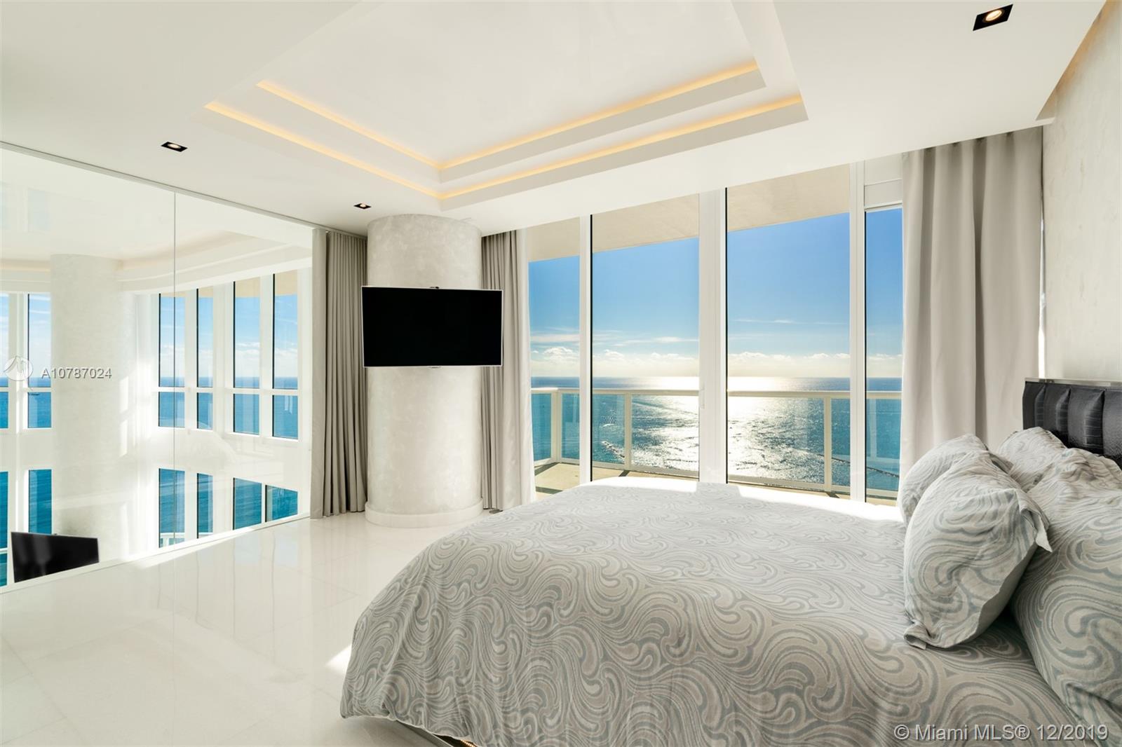 CONTINUUM ON SOUTH BEACH - Residential