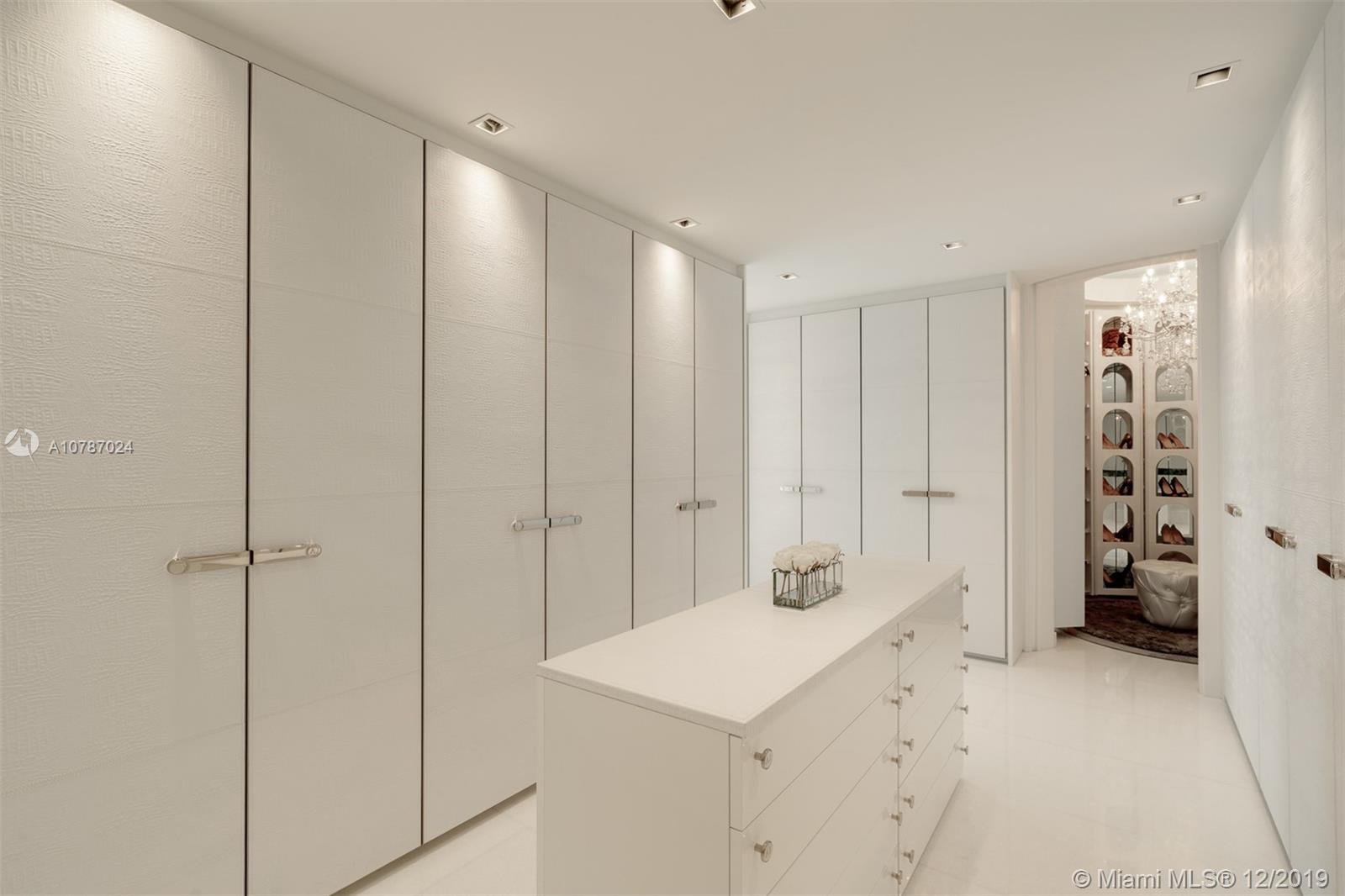 CONTINUUM ON SOUTH BEACH - Residential