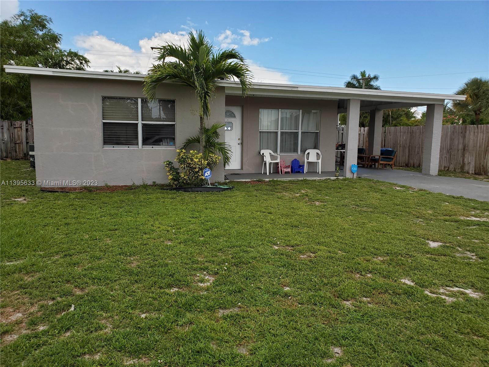 Property for Sale at 811 S Broadway, Lantana, Palm Beach County, Florida - Bedrooms: 2 
Bathrooms: 1  - $429,900