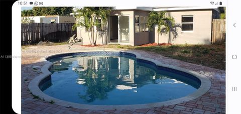 Single Family Residence in Lantana FL 811 Broadway 31.jpg