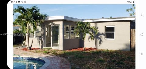 Single Family Residence in Lantana FL 811 Broadway 17.jpg