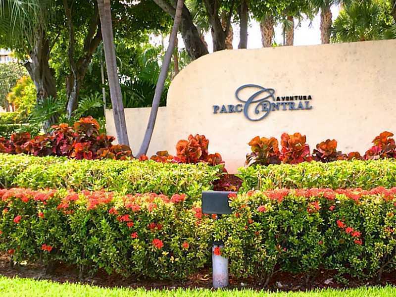 Great views of the intra-coastal in this corner unit, 2 bedroom 2 bath plus den. Bright and open floor plan with marble floors throughout, updated kitchen with newer appliances, nice window treatments. Recreation area with pool, spa and gym, convenient lo cation close to the park, Aventura Mall and the beach. Valet parking for guests. Unit has been freshly painted and is clean and ready for new tenants.