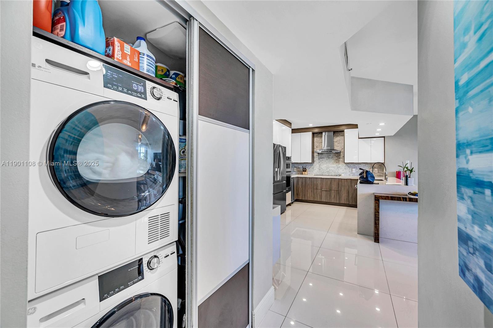 TURNBERRY VILLAGE SO TOWE - Residential Lease