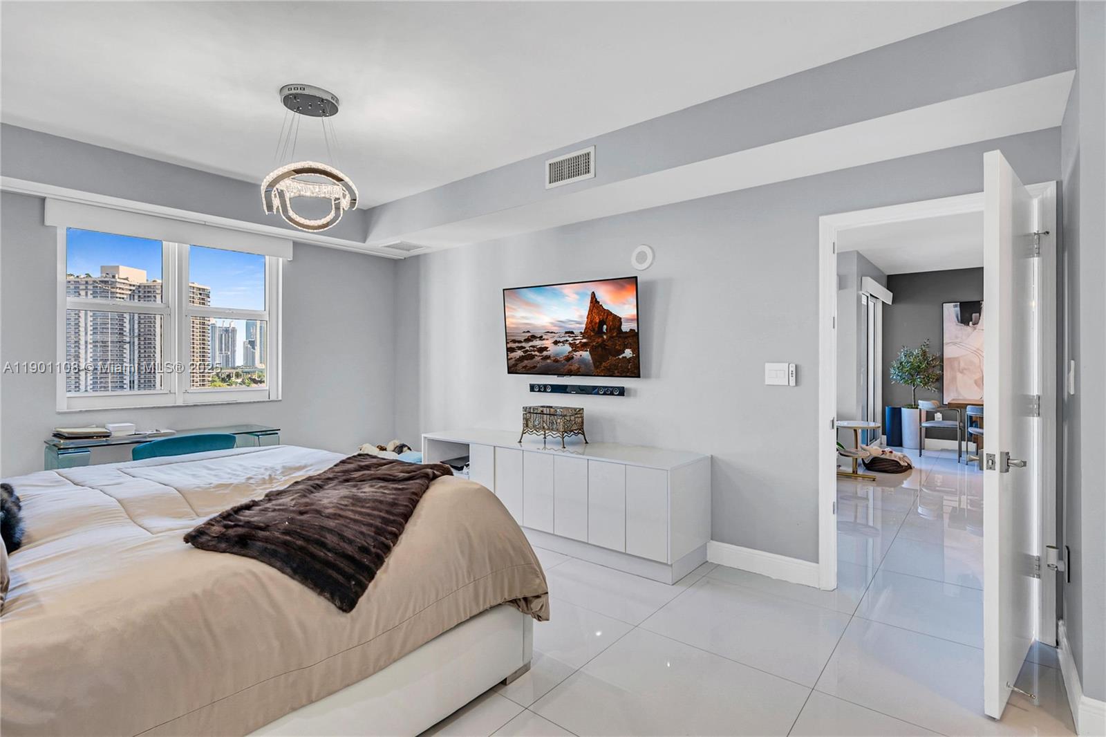 TURNBERRY VILLAGE SO TOWE - Residential Lease