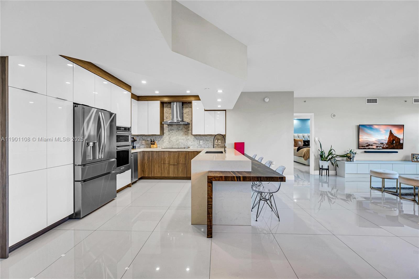 TURNBERRY VILLAGE SO TOWE - Residential Lease