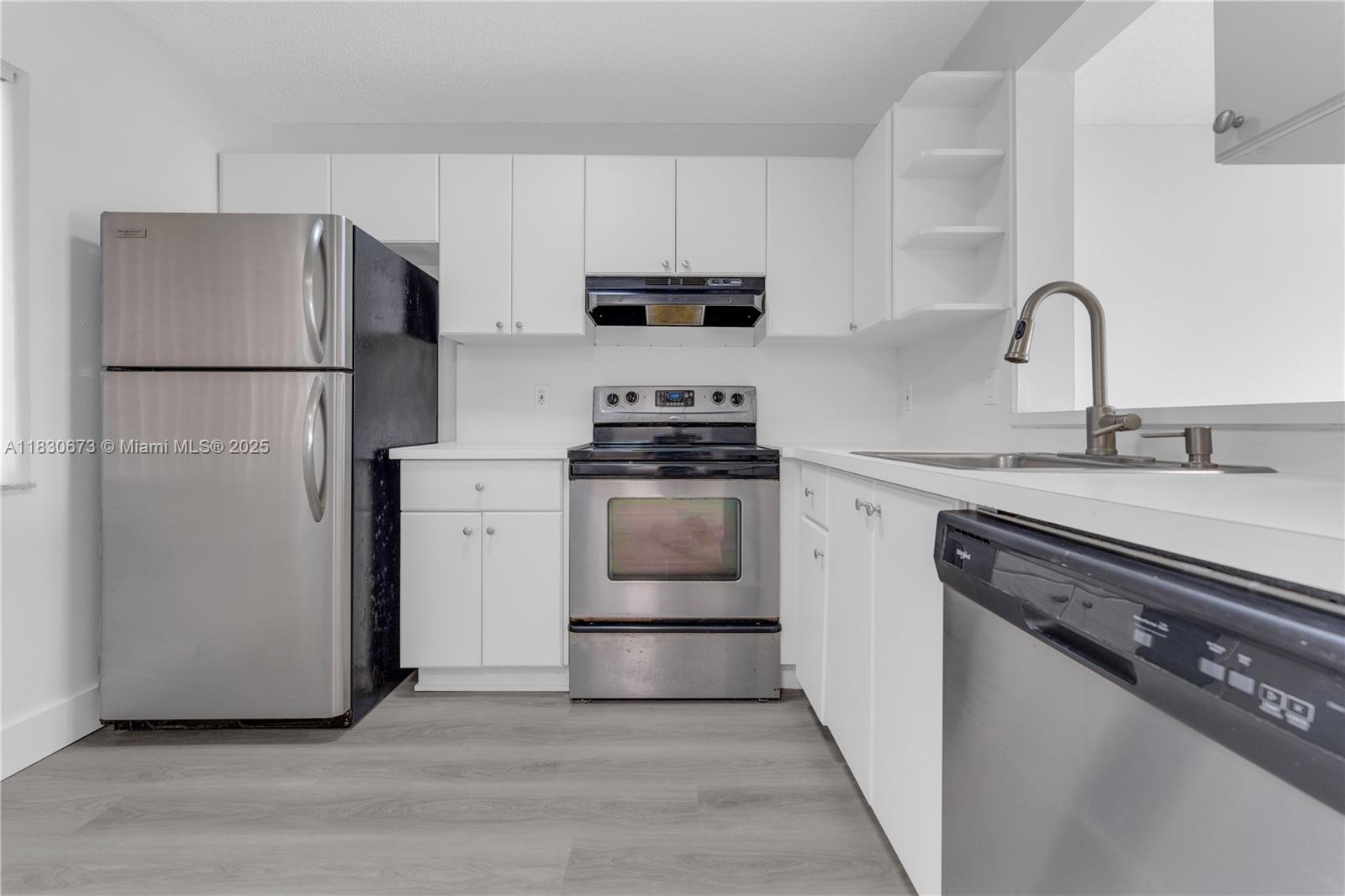 LAKESHORE AT UNIVERSITY P - Residential