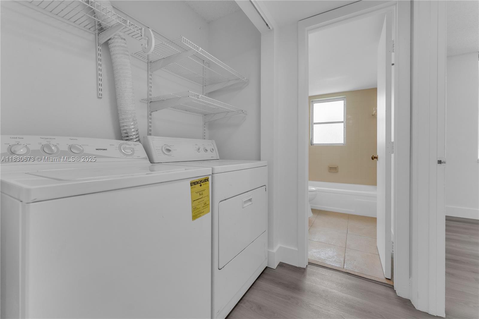 LAKESHORE AT UNIVERSITY P - Residential